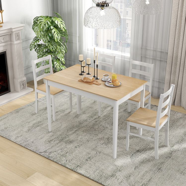 557471811